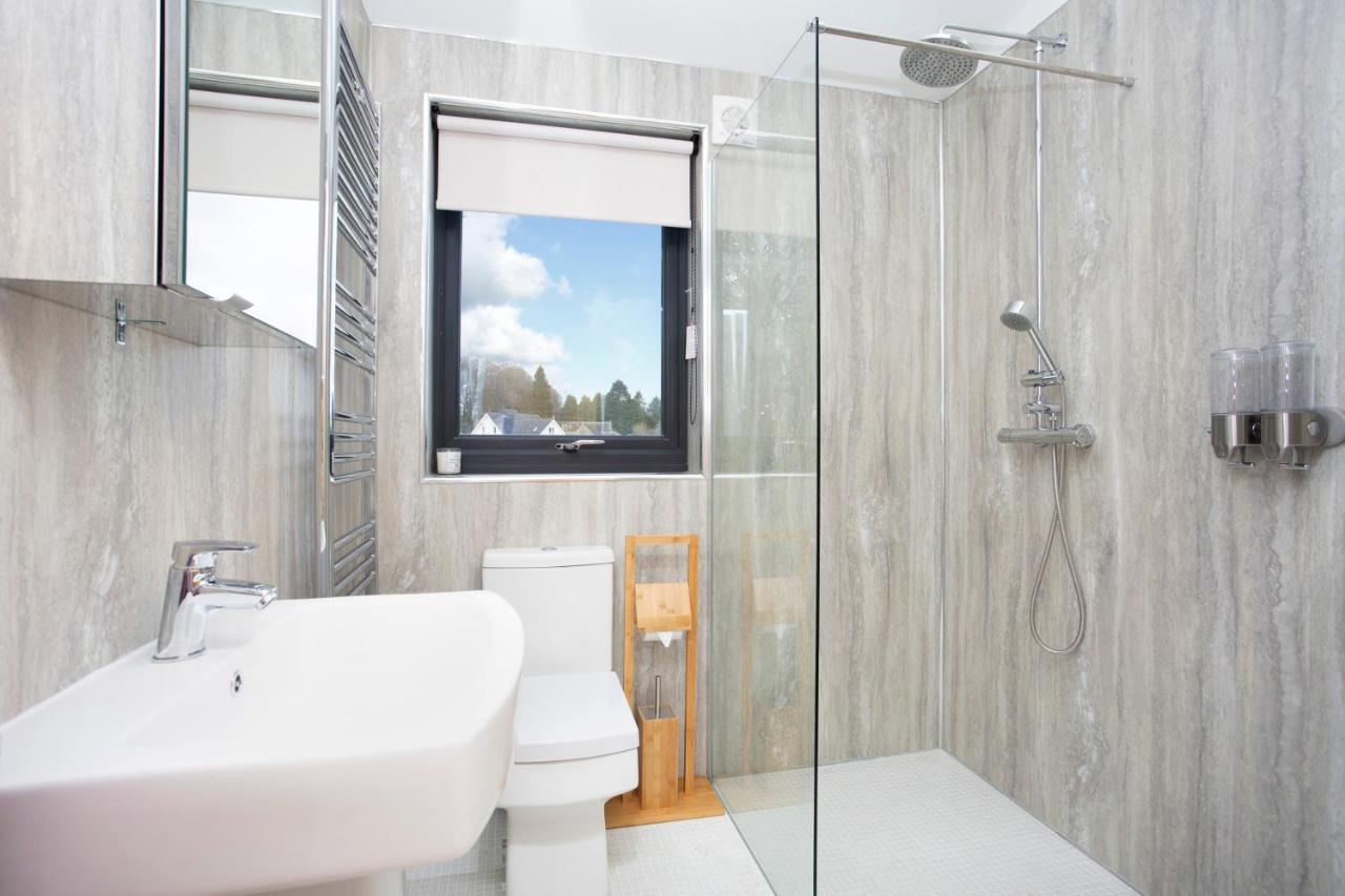 Shiphorns Luxury Cabin With A Hot Tub Eddleston Exterior photo